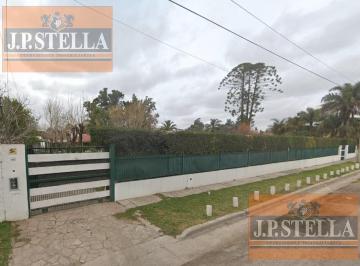 Casa · 260m² · 2 Ambientes · Casa Quinta 260 m² en 2.505 m² de Tierra - Quincho C/ Parrilla y Pileta de Natación Villa Luzuriaga