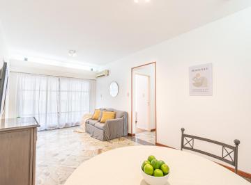 Living comedor + ventanal a balcon · Apto Profesional + Seguridad 24hs + Potencial 4 Gabinetes y Sala de Espera