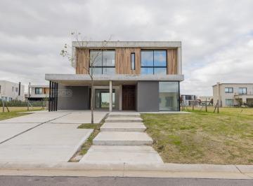 Casa · 204m² · 4 Ambientes · 2 Cocheras · Casa en Venta en Riberas, Puertos, Escobar