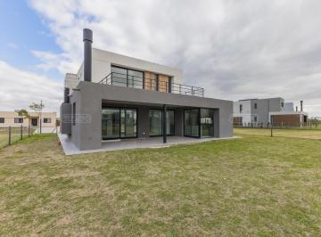 Casa · 204m² · 4 Ambientes · 2 Cocheras · Casa en Venta en Riberas, Puertos, Escobar