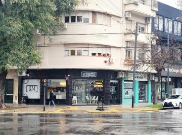 Local comercial , Colegiales · Local en Esquina Sobre Av, con Renta.