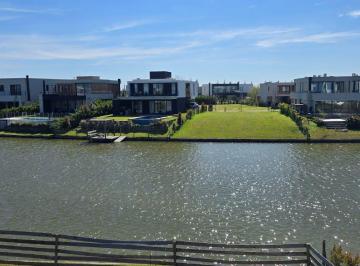 Casa · 309m² · 4 Dormitorios · 1 Cochera · Casa en Venta en Barrio Carpinchos Nordelta, Tigre.