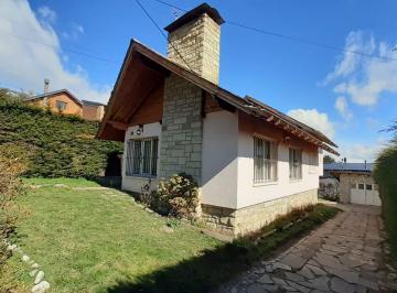 Casa · 750m² · 5 Ambientes · 2 Cocheras · Casa en Melipal
