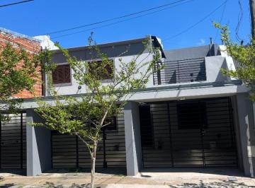 Departamento · 95m² · 3 Ambientes · 1 Cochera · Duplex de 2 Dorm., con Cochera X 1 Auto y Quincho Amp