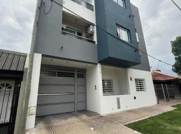 Departamento · 65m² · 3 Ambientes · Semipiso en Impecable Estado!, 2do por Escaleras, Edific