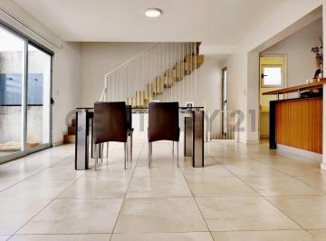 Casa · 100m² · 6 Ambientes · 1 Cochera · Triplex 2 Dorm. en Venta, 12 E 511 y 510