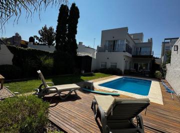 Casa Venta 400m² de 8 ambientes · Casa en Venta en Pleno Centro de Tandil – Piscina, Quincho y Diseño Moderno