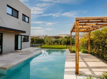 Casa · 275m² · 7 Ambientes · 1 Cochera · Casa en Venta en San Ramiro, Pilar del Este, Pilar