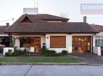 Frente · Casa en Bernal Este