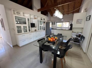 Casa · 260m² · 5 Ambientes · 4 Cocheras · Casa en Venta - 5 Ambientes - Santa Ana