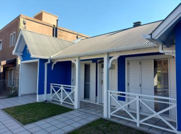 Casa · 125m² · 3 Ambientes · 2 Cocheras · Chalet a La Venta - Acepta Prop Como Parte de Pago.