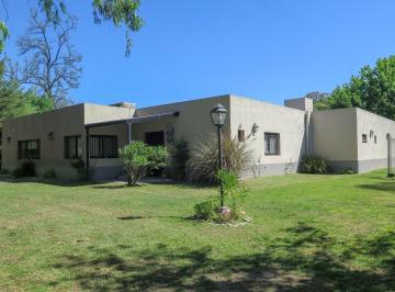 Casa · 306m² · 4 Ambientes · 4 Cocheras · Parque Leloir - Venta - Casa Racionalista