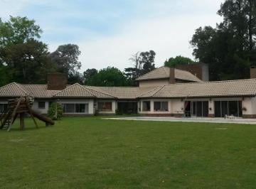 Casa · 431m² · 4 Ambientes · 3 Cocheras · Chalet en Venta en Parque Leloir, 3 Dorm. Mas Depto de