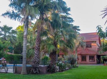 Quinta vacacional · 389m² · 5 Ambientes · 3 Cocheras · Destacada Propiedad en Parque Leloir C/ Casa de Huéspedes