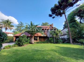 Quinta vacacional · 389m² · 5 Ambientes · 3 Cocheras · Destacada Propiedad en Parque Leloir C/ Casa de Huéspedes