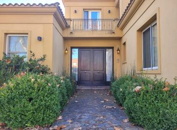 Casa · 310m² · 5 Ambientes · 4 Cocheras · Ayres del Pilar | Venta | Retasada - Interesante Casa de 4 Dorm con Ascensor y Dependencia
