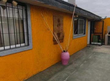 Casa · 1m² · 6 Ambientes · 2 Cocheras · Venta de Hermosa Casa con Piscina en Luján de Cuyo