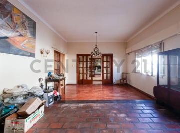 Casa · 171m² · 4 Ambientes · Venta Casa 4 Ambientes + Dependencia, con Terraza, Patio, Quincho y Parrilla en Almagro