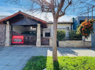 Casa · 175m² · 4 Ambientes · 1 Cochera · Casa Tipo Chalet en Muy Buena Ubicación en Venta