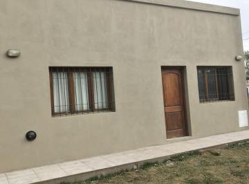 Casa · 91m² · 2 Ambientes · Casa en Calle 68 Entre 27 y 25!retasada!