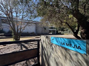 Casa de 3 ambientes, La Cumbre · Casa Moderna con 1835 m² y 3 Dorm. en Venta en La Cumbre