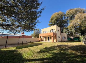 Casa · 134m² · 4 Ambientes · Casa en Lobos