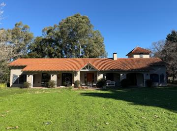 Campo · 390m² · 5 Dormitorios · 1 Cochera · Chacra en Lobos