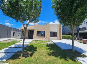 Casa · 150m² · 5 Ambientes · Casa en Venta en Santo Tomas, Derqui, Pilar - Financiación