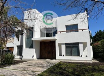 Casa · 350m² · 4 Ambientes · 2 Cocheras · Casa en Venta Country Terravista