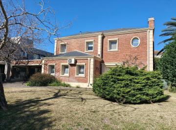 Casa · 210m² · 4 Ambientes · 2 Cocheras · Casa en Barrio Los Jazmines, Pilar del Este