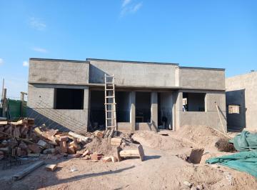 Casa · 74m² · 4 Ambientes · 1 Cochera · Casa - Maipu