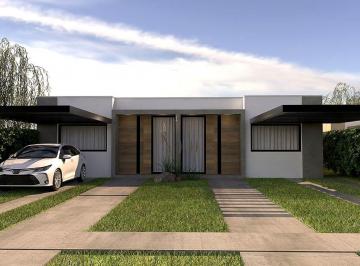 Casa · 74m² · 4 Ambientes · 1 Cochera · Casa - Maipu