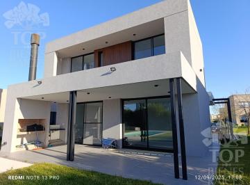 Casa · 188m² · 6 Ambientes · Casa Estilo Moderno en Araucarias