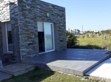 Casa · 145m² · 3 Ambientes · 1 Cochera · Casa en Venta Portero de Garay 2d Pileta