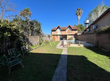 Casa · 463m² · 6 Ambientes · 2 Cocheras · Nother 2744 Entre Chayter y Ferré, José Mármol - Chalet de Dos Plantas Sobre Amplio Lote de 463 m²