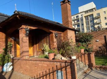 Casa · 350m² · 5 Ambientes · 4 Cocheras · Chalet de Categoría con Piscina y Parque – Moreno Centro