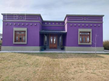 Casa · 155m² · 3 Ambientes · 1 Cochera · Casa en Alquiler en Barrio San Lucas. a La Laguna. Amoblada.
