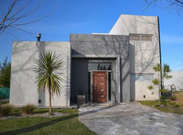 Casa · 104m² · 3 Ambientes · Casa en Venta en Pinares del Sur