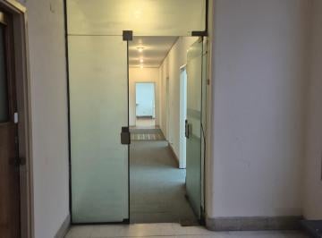 Oficina comercial en Alquiler de 7 ambientes · Oficina Comercial en Av de Mayo y 9 de Julio. Aceptamos Ofertas o Alq Parcial