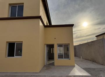 Casa · 85m² · 3 Dormitorios · 2 Cocheras · Dúplex en Neuquén Capital