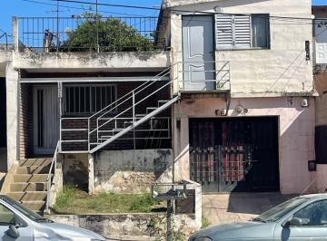 Frente de la propiedad · Casa a Demoler – Terreno Estratégico Frente a Torres Gama