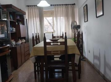 Departamento · 52m² · 3 Ambientes · Departamento Al Frente Lateral 2 Dorm. Funcional de Escalera Bajas Expensas 1° Piso Richieri E