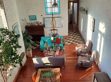 PH de 6 ambientes, La Boca · PH con Terraza Propia, Estilo Art Nouveau y Luz Natural, Bajas Expensas