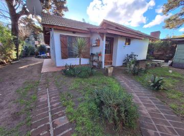 Casa de 4 ambientes, Ostende · Casa con Gran Parque y Departamento Independiente en Ostende