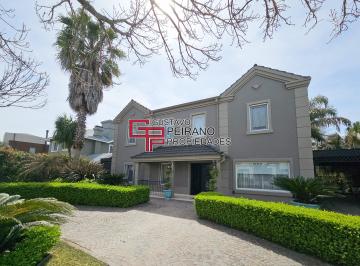 Casa de 8 ambientes, Escobar · Hermosa Casa en Venta Barrio Cerrado Septiembre.