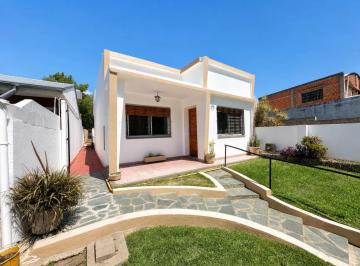 general-san-martin-villa-ballester-venta-casa-3-ambientes · Casa de 3 Ambientes con Parque y Parrilla