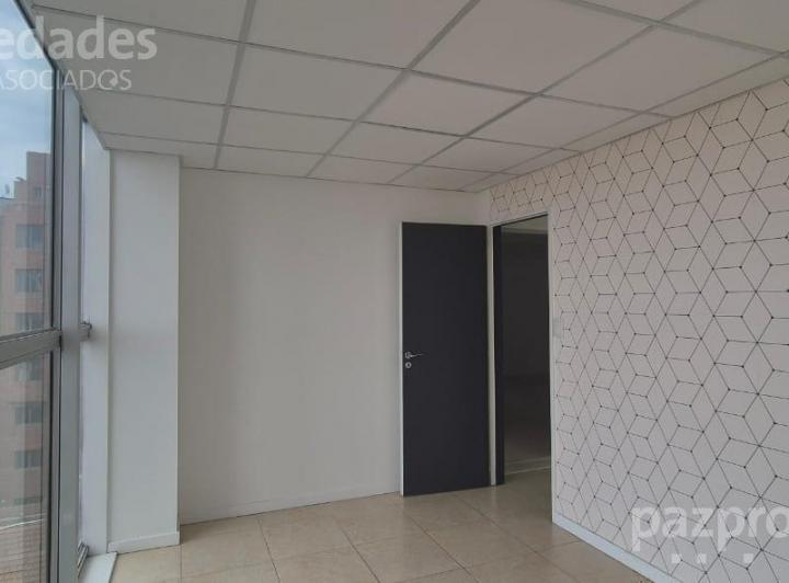 Oficina comercial · 90m² · 5 Ambientes · 4 Cocheras