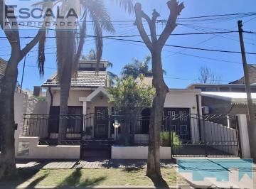 Casa · 200m² · 4 Ambientes · 1 Cochera · Casa en San Lorenzo