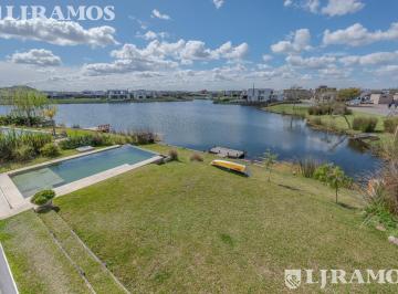 Casa · 320m² · 5 Ambientes · 2 Cocheras · Casa Al Lago en Muelles - Puertos / Escobar