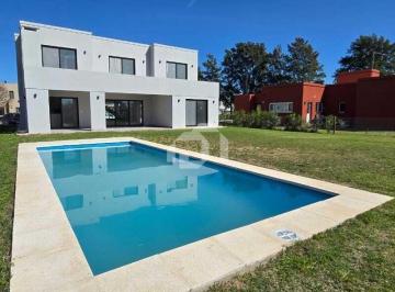 Casa · 270m² · 5 Ambientes · 1 Cochera · Casa en Venta en Altos de Campo Grande, Pilar, G. B. a. Zona Norte